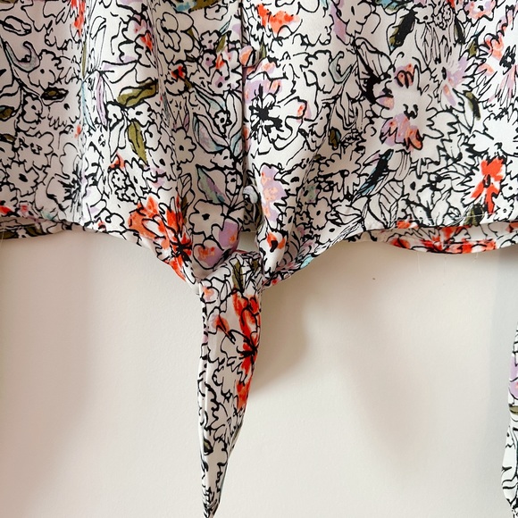 ⛱️ 2/20$ GUESS Women's Blouse Small Floral Print Button Tie Front - Picture 7 of 12